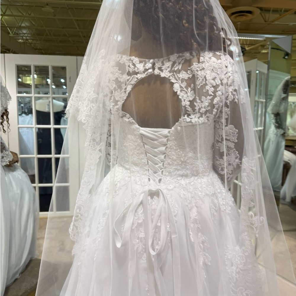 Elegant White Lace Wedding Dress